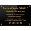 Plaque gravure pour médecin affichant Docteur Claude EXEMPLE, Médecin Généraliste, diplômes et heures; texte en jaune sur fond n